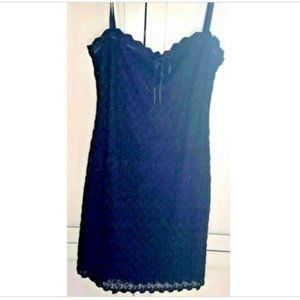 EUC LAUNDRY Black Crochet scalloped hem lined little Black Dress Small